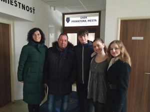 T�m �iakov 1. B  triedy v projekte Roots and Shoots