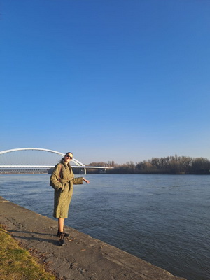 �tudenti Gymn�zia Janka Kr�a o�aren� divadeln�m predstaven�m Rusk� denn�ky v SND Bratislava