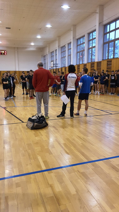 Viano�n� futbalov� turnaj na na�om gymn�ziu