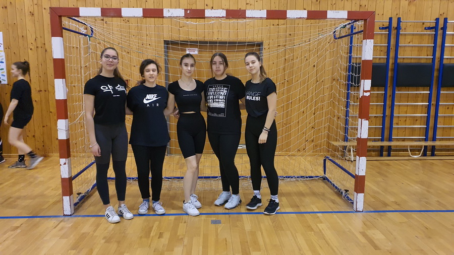 Viano�n� futbalov� turnaj na na�om gymn�ziu