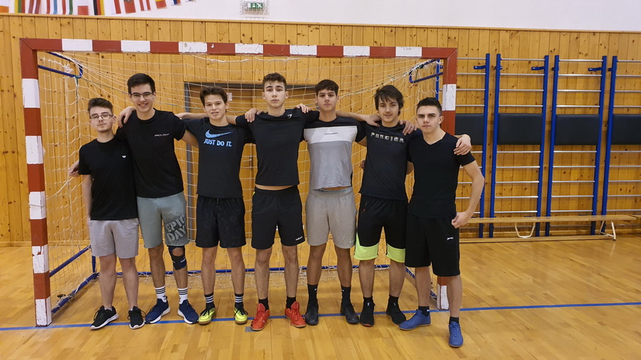 Viano�n� futbalov� turnaj na na�om gymn�ziu