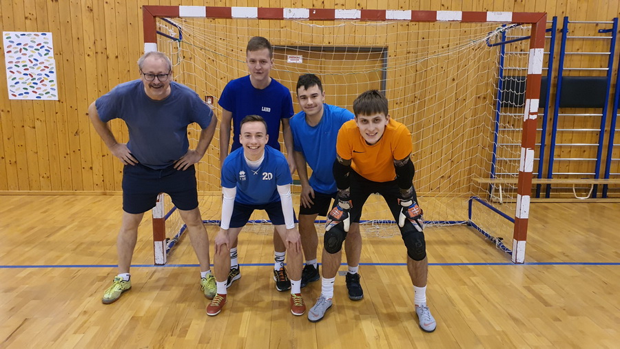 Viano�n� futbalov� turnaj na na�om gymn�ziu