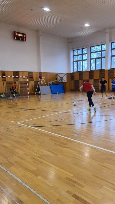 Viano�n� futbalov� turnaj na na�om gymn�ziu