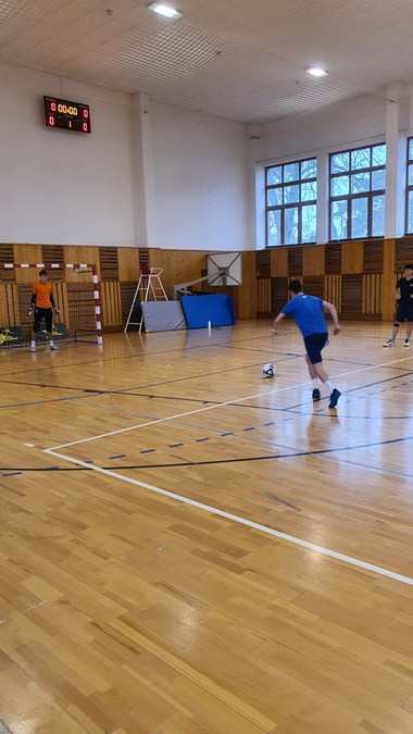 Viano�n� futbalov� turnaj na na�om gymn�ziu