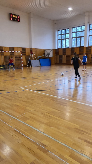 Viano�n� futbalov� turnaj na na�om gymn�ziu