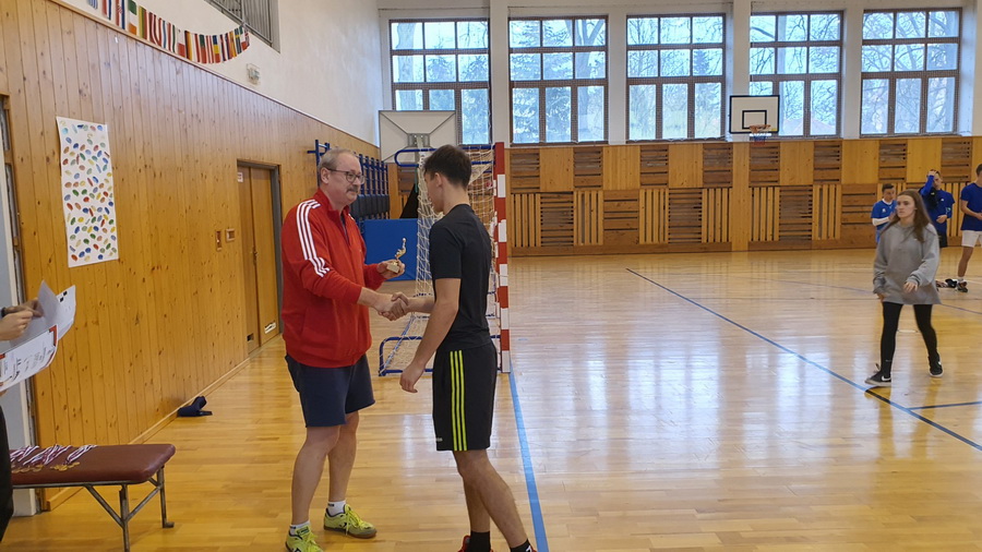 Viano�n� futbalov� turnaj na na�om gymn�ziu