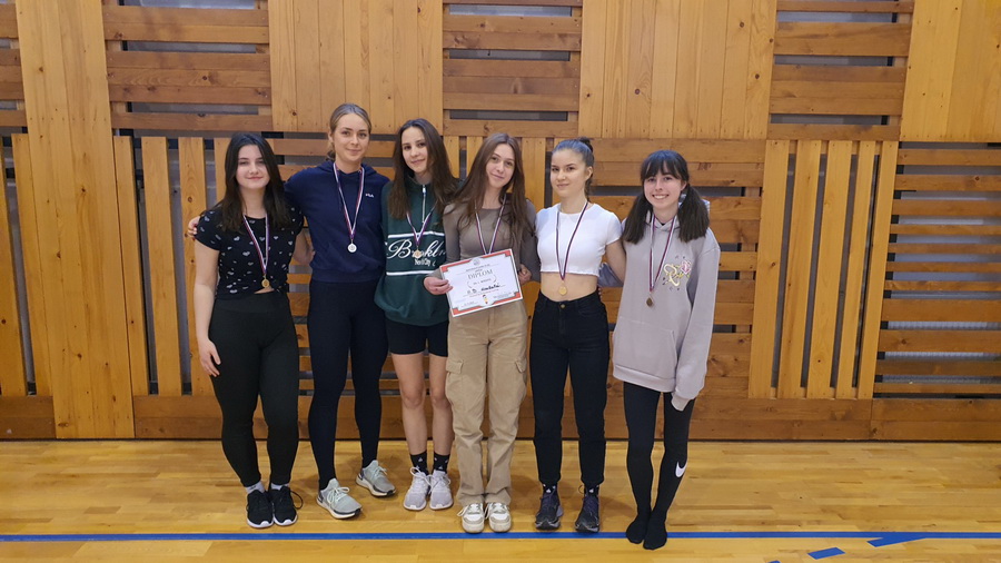 Viano�n� futbalov� turnaj na na�om gymn�ziu