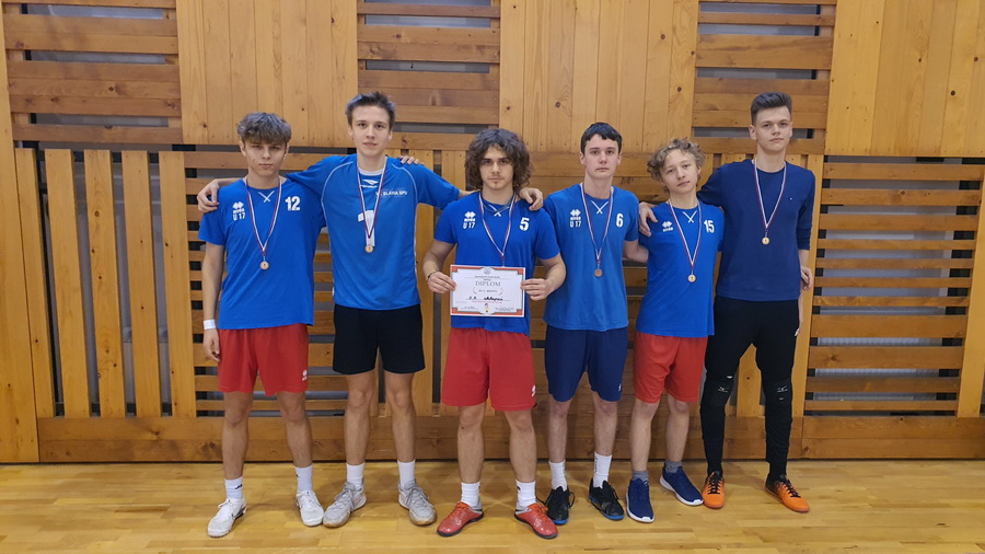 Viano�n� futbalov� turnaj na na�om gymn�ziu