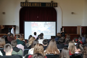 De� otvoren�ch dver�