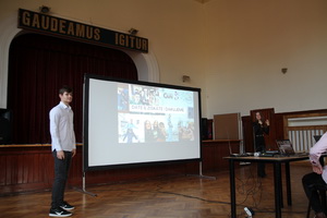 De� otvoren�ch dver�