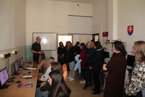 De� otvoren�ch dver�