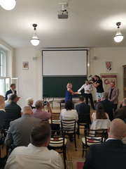 Dru�obn� n�v�teva v Jind�ichovom Hradci pri pr�le�itosti st�ho v�ro�ia budovy �koly Gymn�zia V�t�zslava Nov�ka