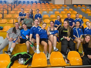 Gymnazistky op� �spe�n� na MAJSTROVSTV�CH NITRIANSKEHO KRAJA VO FLORBALE - 2. miesto