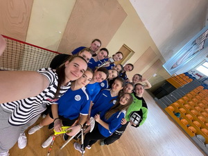 Gymnazistky op� �spe�n� na MAJSTROVSTV�CH NITRIANSKEHO KRAJA VO FLORBALE - 2. miesto