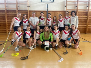 Gymn�zium Janka Kr�a - majster okresu vo florbale diev�at stredn�ch �k�l