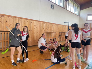 Gymn�zium Janka Kr�a - majster okresu vo florbale diev�at stredn�ch �k�l