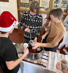 Mikul� na na�om gymn�ziu