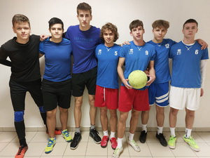 Viano�n� medzitriedny turnaj vo futbale a&nbsp;stolnom tenise