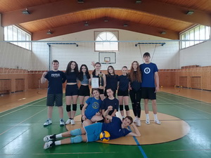 Vo volejbale postupujeme do krajsk�ho kola