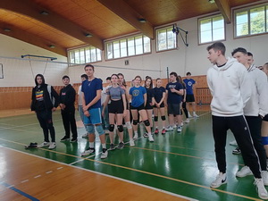 Vo volejbale postupujeme do krajsk�ho kola