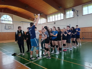 Vo volejbale postupujeme do krajsk�ho kola