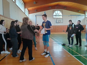 Vo volejbale postupujeme do krajsk�ho kola