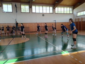 Vo volejbale postupujeme do krajsk�ho kola