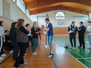 Vo volejbale postupujeme do krajsk�ho kola