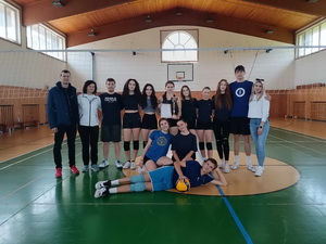 Vo volejbale postupujeme do krajsk�ho kola