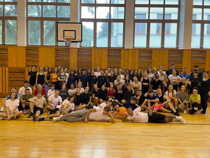 6. ro�n�kom Gymnazi�lneho aerobiku sme sa zapojili do t��d�a BE ACTIVE