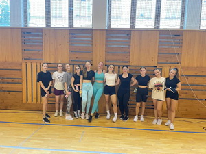 6. ro�n�kom Gymnazi�lneho aerobiku sme sa zapojili do t��d�a BE ACTIVE