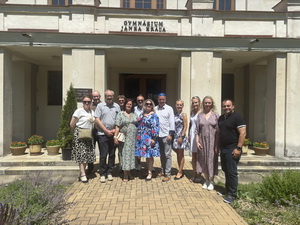 N�v�teva deleg�cie z mesta Hole�ov na Gymn�ziu Janka Kr�a