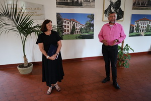 Sl�vnostn� odhalenie pam�tn�ch tab�� na budove Gymn�zia Janka Kr�a