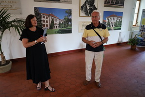 Sl�vnostn� odhalenie pam�tn�ch tab�� na budove Gymn�zia Janka Kr�a