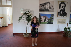 Sl�vnostn� odhalenie pam�tn�ch tab�� na budove Gymn�zia Janka Kr�a