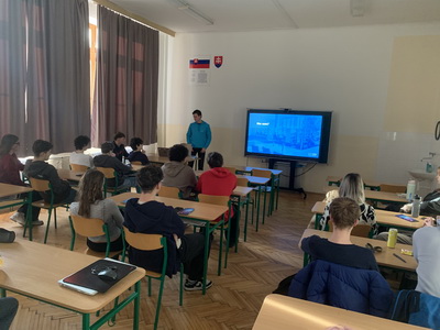 Beseda s&nbsp;doktorandom z&nbsp;FIIT STU: Informatika po gymn�ziu v&nbsp;praxi