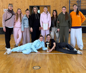 Diev�at� Gymn�zia Janka Kr�a v Zlat�ch Moravciach ovl�dli krajsk� kolo v Super Poh�ri Florbalu a postupuj� na celoslovensk� kolo!!!