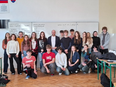 Ke� sa �spe�n� absolventi vracaj� na GJK