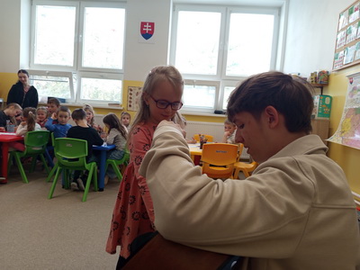 Medved� pr�beh v materskej �kole: Mary a �tyri medvede o�ili na javisku