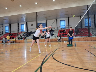 Na�e gymnazistky op� �iarili � Striebro z&nbsp;krajsk�ho kola bedmintonu obh�jen�!