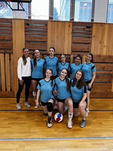 Majstrovstv� kraja vo volejbale op� v �portovej hale Gymn�zia J. Kr�a 