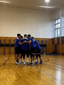 Majstrovstv� kraja vo volejbale op� v �portovej hale Gymn�zia J. Kr�a 